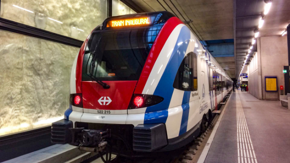 Treno con il logo Léman Express